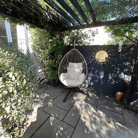 Private Garden Oasis In Central Бристол Екстериор снимка