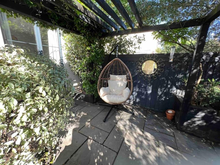 Private Garden Oasis In Central Бристол Екстериор снимка